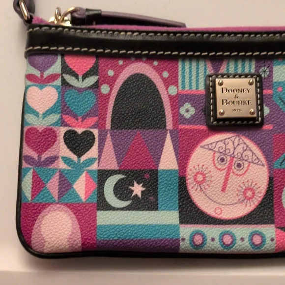 Dooney & Bourke "It's A Small World" Wristlet - Picture 4 of 10